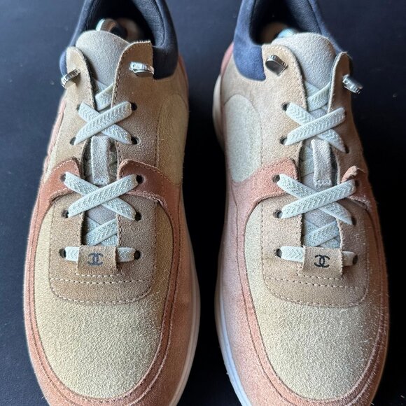 Chanel Unisex Peach Suede Sneaker with Classic CC Logo. Size 41 - Picture 3 of 7